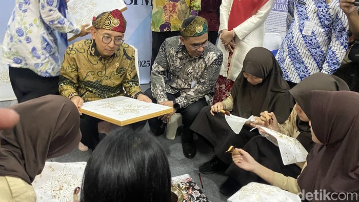 Menteri Kebudayaan Republik Indonesia Fadli Zon di Museum Ronggowarsito, Kecamatan Semarang Barat, Jumat (9/5/2025).