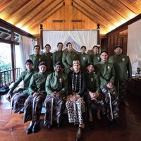 Pilihan warna hijau memberikan kesan segar dan harmonis, sementara batik menambahkan sentuhan budaya Indonesia yang kental. (Foto: Instagram)