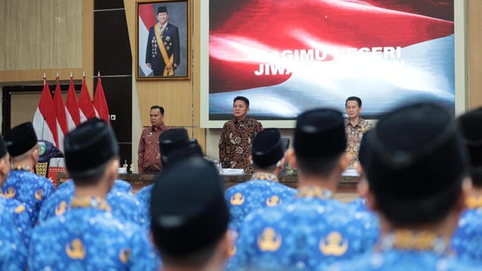 Gubernur Sumsel Herman Deru saat pelantikan 101 CPNS.