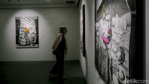 Para seniman yang terlibat dalam pameran itu, Chakra Narasangga, Dzikra Afifah, Etza Meisyara, Henryette Louise, Hilman Hendarsyah, dan Mujahidin Nurrahman. Mereka menggali kemungkinan-kemungkinan di balik keruntuhan sistemik sambil mempertanyakan apakah utopia hanya ilusi yang membutuhkan pembaruan.