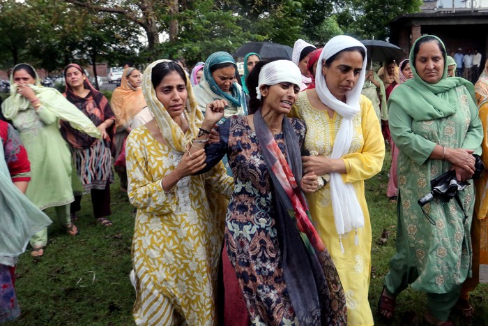 SENSITIVE MATERIAL. THIS IMAGE MAY OFFEND OR DISTURB Relatives mourn beside the body of Amarjeet Singh, a civilian who was killed in a cross-border shelling, at a cremation ground in Poonch near the Line of Control (LoC) between India and Pakistan, May 8, 2025. REUTERS/Stringer