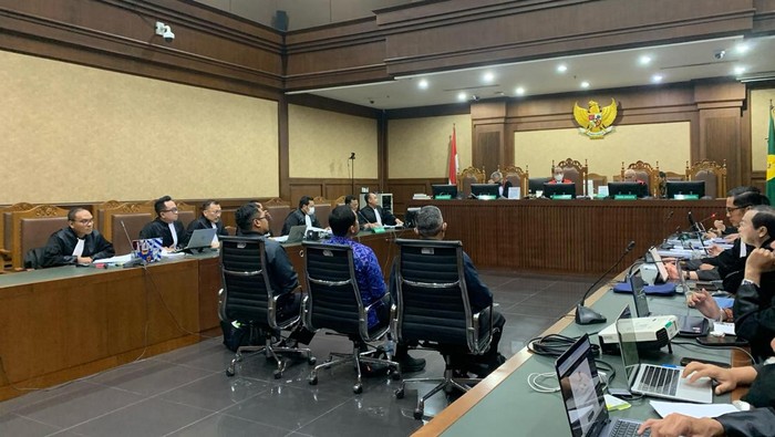 Jaksa KPK menghadirkan tiga penyidiknya sebagai saksi di sidang Sekjen PDIP Hasto Kristiyanto. Tim hukum Hasto langsung protes. (Mulia/detikcom).