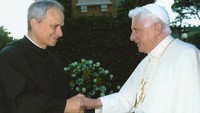 Pengalaman Robert Francis Prevost di Peru membentuk pandangan sosial dan spiritualnya. Ia menyaksikan langsung ketimpangan, kemiskinan, dan ketidakadilan, yang kemudian memperkuat komitmennya terhadap isu inklusi, martabat manusia, dan keberpihakan pada yang lemah. (Christopher Furlong /Getty Images)