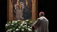 Kardinal Robert Francis Prevost di Vatikan, 3 Maret 2025. Setelah kembali dari misi luar negeri, Prevost menduduki berbagai jabatan penting, termasuk sebagai Superior Jenderal Ordo Augustinian di Roma. Ia juga pernah menjadi uskup di Peru sebelum akhirnya dipanggil ke Vatikan untuk menjabat sebagai prefek Dikasteri untuk Uskup—jabatan tinggi yang membawahi pengangkatan uskup-uskup di seluruh dunia. Getty Images/Vatican Pool  