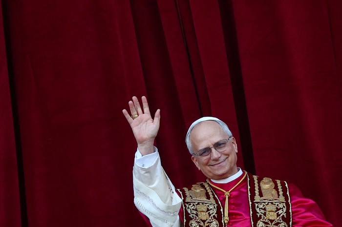 Newly elected Pope Leo XIV, Cardinal Robert Prevost of the United States appears on the balcony of St. Peters Basilica, at the Vatican, May 8, 2025. REUTERS/Guglielmo Mangiapane         TPX IMAGES OF THE DAY