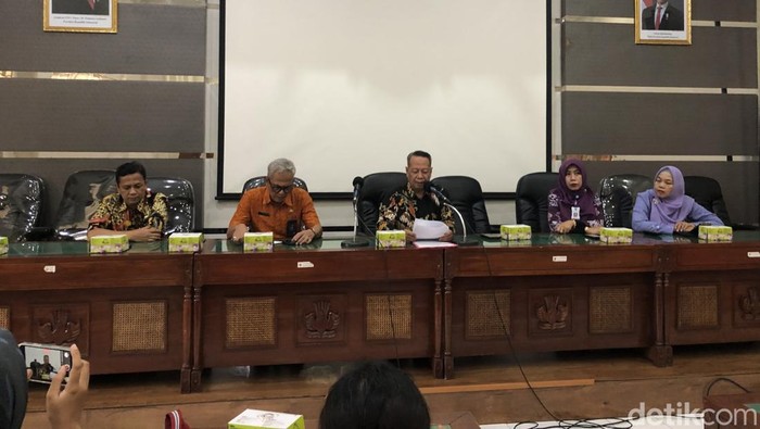 Jumpa pers hasil penelusuran dugaan soal ASPD bocor di kantor Disdikpora DIY, Jumat (9/5/2025).