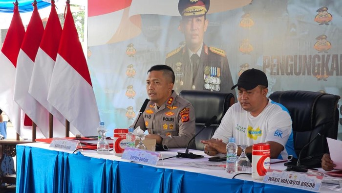 Kapolres Bogor AKBP Rio Wahyu Anggoro saat konferensi pers soal premanisme.