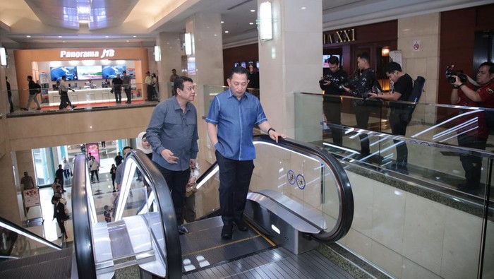 Kapolri nobar Film Sayap-Sayap Patah 2. (Dok. ist)