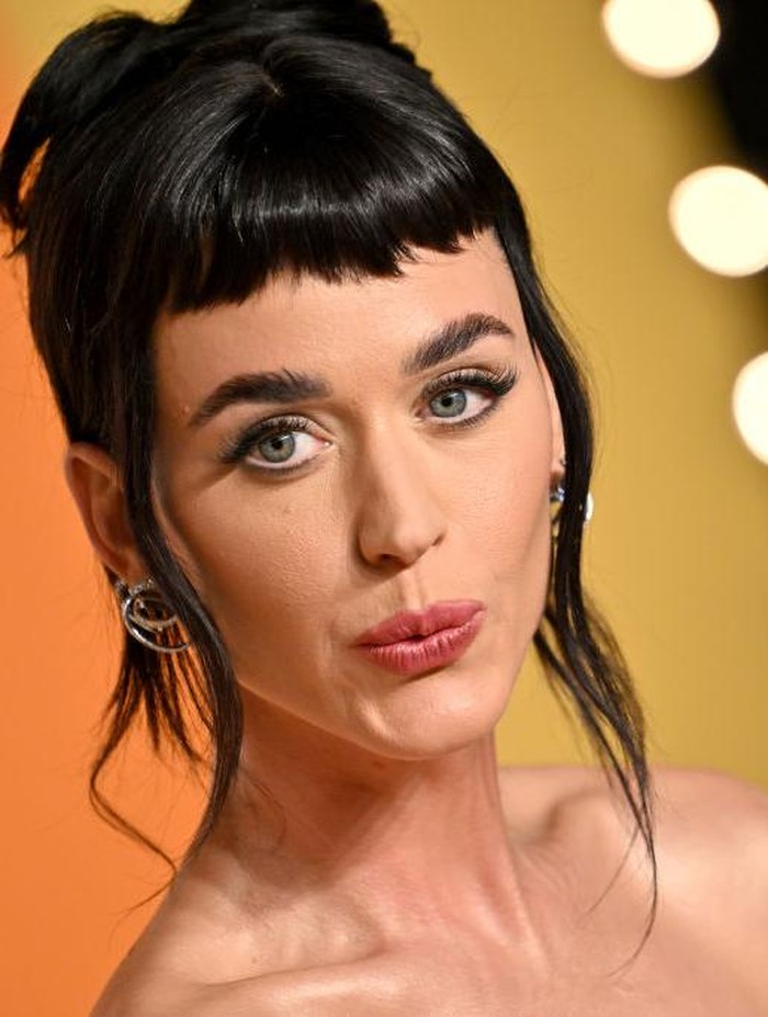Katy Perry menghadiri Pesta Oscar Vanity Fair 2025 yang Diselenggarakan Oleh Radhika Jones di Wallis Annenberg Center for the Performing Arts pada 02 Maret 2025 di Beverly Hills, California.
