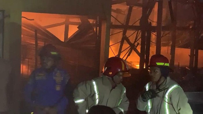 Pasar Mojoduwur Jombang terbakar, api diduga dari korsleting listrik