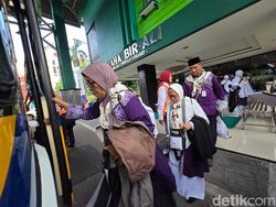 Doa untuk Orang Tua yang Mau Berangkat Haji agar Mabrur dan Selamat
