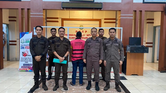 Kejari Wajo mengumumkan tersangka baru korupsi KUR.