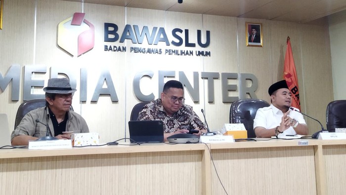 Ketua KPU Mochammad Afifuddin dan Ketua Bawaslu Rahmat Bagja di kantor Bawaslu, Jakarta Pusat, Kamis (8/5/2025) kemarin, dalam acara diskusi dengan tema Kupas Tuntas Rencana Revisi Undang-Undang Pemilu dan Pemilihan.