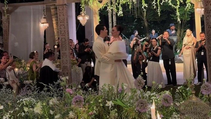 Resepsi Luna Maya dan Maxime Bouttier