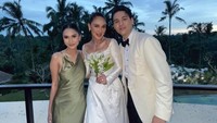 Azizah Salsha datang sendiri menggunakan dress panjang berwarna hijau. dok. Instagram Azizah Salsha.