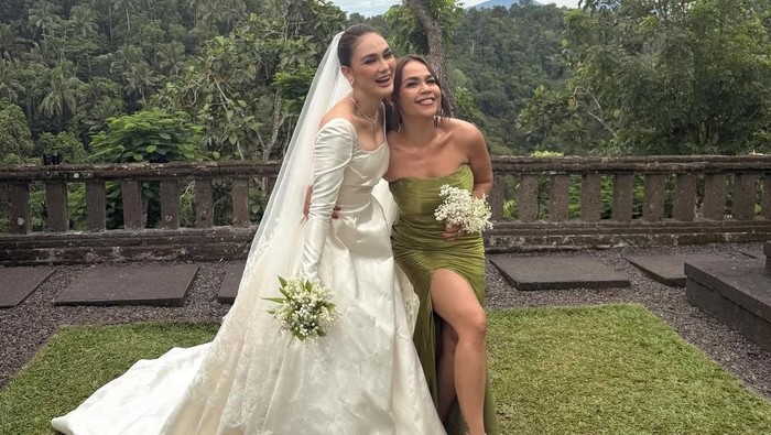 Resepsi Luna Maya dan Maxime Bouttier.