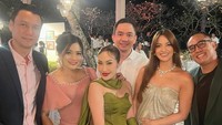 Titi Kamal dan Christian Sugiono, Ayu Dewi dan Regi Datau, Nia Ramadhani dan Ardi Bakrie, siapa pasangan yang jadi favorit kalian? Foto: dok. Instagram Titi Kamal