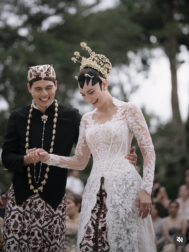 Potret 10 Artis yang Menikah dengan Pria Lebih Muda, Terbaru Luna Maya