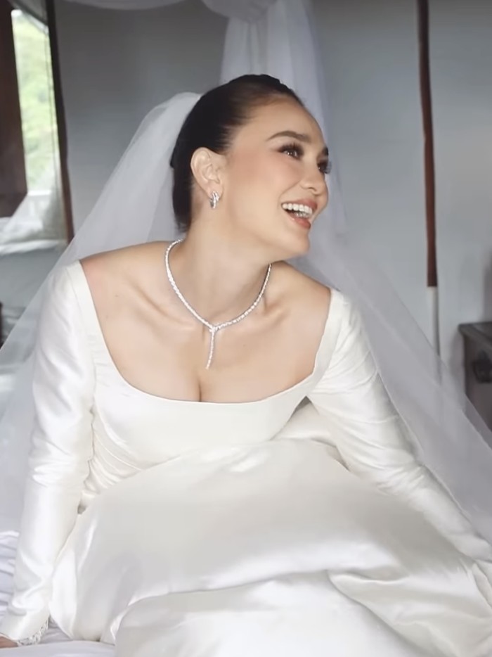Luna Maya di resepsi pernikahan kedua