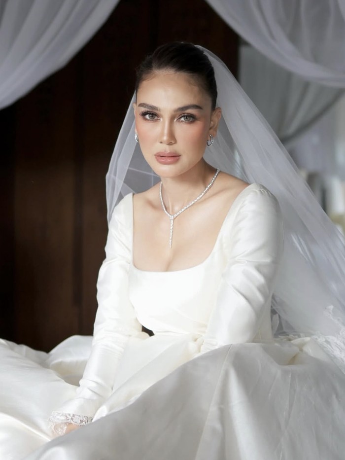 Luna Maya di resepsi pernikahan kedua