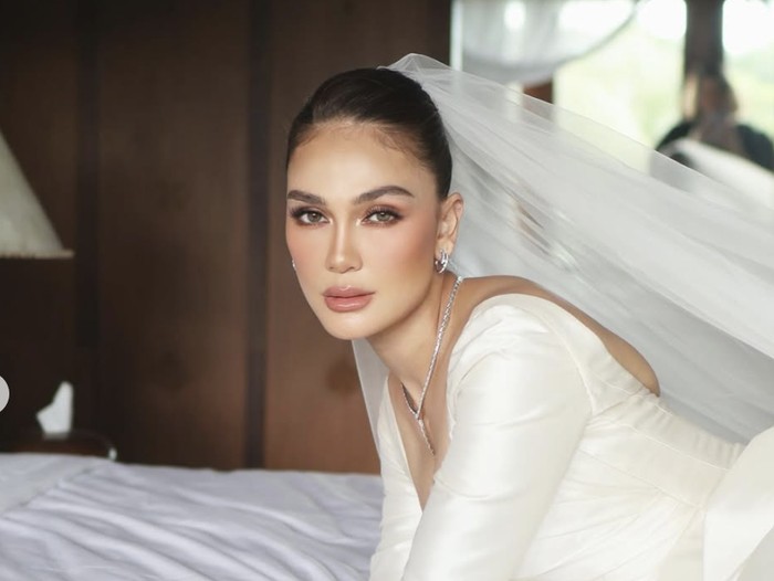Luna Maya di resepsi pernikahan kedua