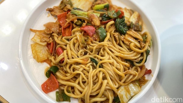Lezat Halal! Lamian dan Rou Jia Mo ala China di Apartemen Ini