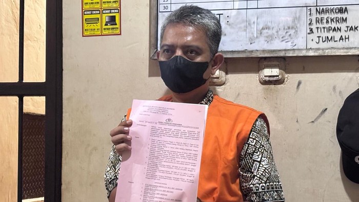 Mantan Bendahara Dinkes Polman jadi tersangka kasus korupsi.