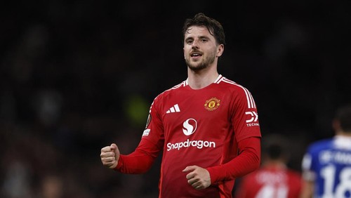 Soccer Football - Europa League - Semi Final - Second Leg - Manchester United v Athletic Bilbao - Old Trafford, Manchester, Britain - May 8, 2025 Manchester Uniteds Mason Mount celebrates after the match Action Images via Reuters/Jason Cairnduff