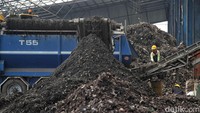 RDF Plant berperan penting dalam mengurangi volume sampah di Bantar Gebang. Melalui proses pemilahan, pencacahan, pengeringan, dan pembakaran, sampah-sampah organik dan anorganik yang tidak dapat didaur ulang diubah menjadi pelet energi.