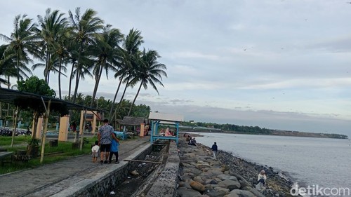 Suasana Pantai Labuhan Haji Lombok Timur NTB, Kamis (8/05/2025).