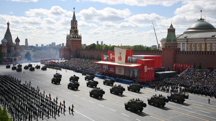 Chinese service members march before a military parade on Victory Day, marking the 80th anniversary of the victory over Nazi Germany in World War Two, in Red Square in central Moscow, Russia, May 9, 2025. Maxim Bogodvid/Host agency RIA Novosti/Handout via REUTERS ATTENTION EDITORS - THIS IMAGE WAS PROVIDED BY A THIRD PARTY.