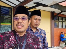 Banyak Lansia, PPIH Surabaya Minta Jemaah Saling Bantu di Tanah Suci