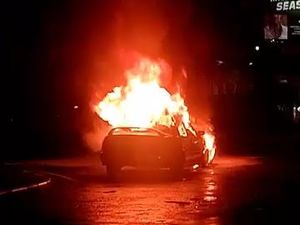 Mobil Sedan Terbakar di Lampu Merah GOR Pati, Sopir Sempat Dengar Ledakan