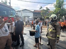 5 Kios Buku Jalan Semarang Ludes Terbakar, 1 Petugas Damkar Terluka