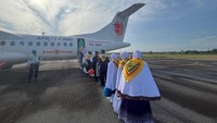 Para calon jemaah haji dari Kabupaten Rokan Hulu menginap di asrama haji Batam sebelum diberangkatkan ke Tanah Suci. Penerbangan tidak berjadwal kategori feeder haji dari Pasir Pangaraian ke Batam dilaksanakan delapan (8) kali secara bertahap untuk memberangkatkan total 445 calon jemaah haji khusus asal Kabupaten Rokan Hulu dan sekitarnya.