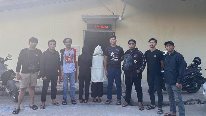 Polres Mamasa mengamankan 2 remaja wanita yang mengancam dan menyebar foto asusila kerabatnya.