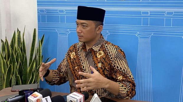 Menteri Sekretaris Negara (Mensesneg) Prasetyo Hadi di kompleks Istana Kepresidenan Jakarta, Jumat (9/5/2025).