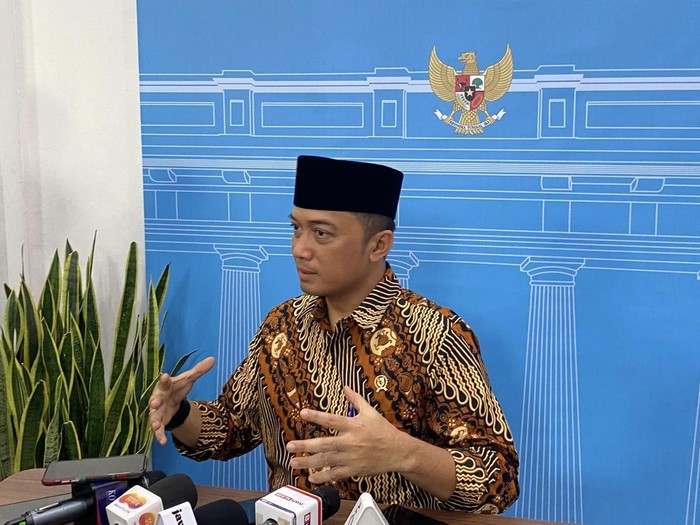 Menteri Sekretaris Negara (Mensesneg) Prasetyo Hadi di kompleks Istana Kepresidenan Jakarta, Jumat (9/5/2025).