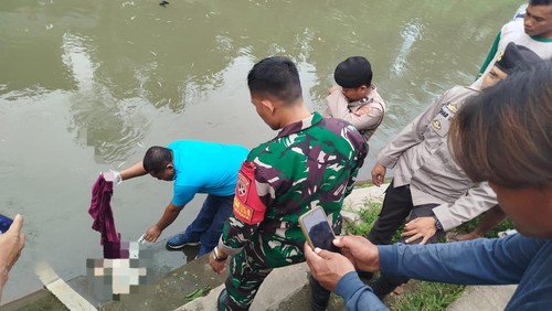 Proses evakuasi dan olah TKP penemuan mayat bayi penuh luka di Pringgarata, Lombok Tengah. (Istimewa)