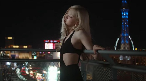 Rosé BLACKPINK di MV Messy.