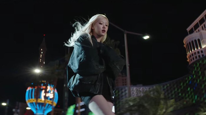 Rosé BLACKPINK di MV Messy.