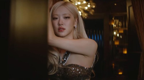 Rosé BLACKPINK di MV Messy.