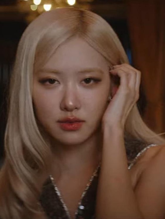 Rosé BLACKPINK di MV Messy.