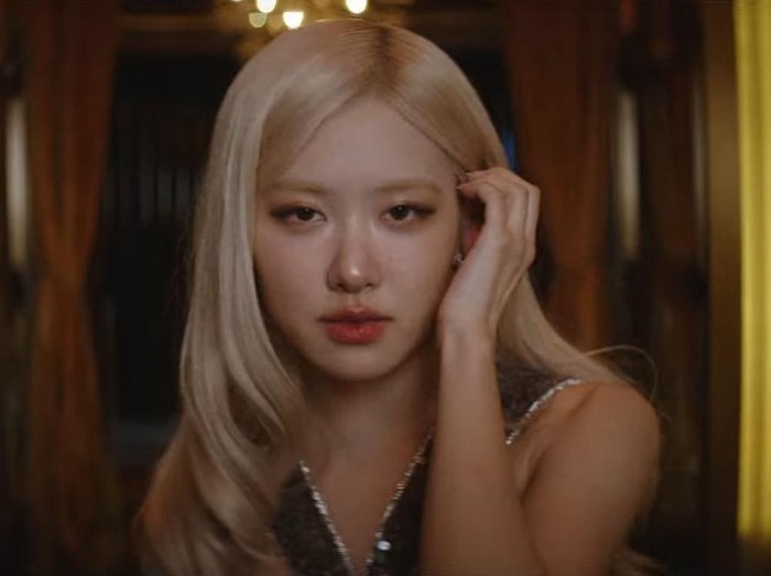 Rosé BLACKPINK di MV Messy.