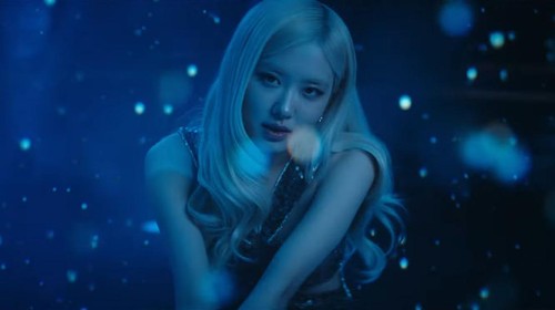 Rosé BLACKPINK di MV Messy.