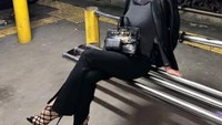 Olla Ramlan namanya menjadi perbincangan hangat usai tampil di pernikahan Luna Maya. Ia dikritik netizen karena pakaiannya dituding tak istiqomah. Foto: Instagram @ollaramlan