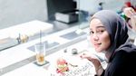 Serunya Olla Ramlan saat Makan Pecel Ayam hingga Ngopi Cantik