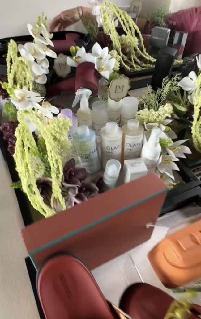 Produk perawatan rambut dari Olapex yang cukup lengkap dan beragam. Sebagai informasi, merek asal Amerika Serikat itu menjual produknya mulai dari harga sekitar Rp 400 ribuan. Foto: Instagram/@lunamaya