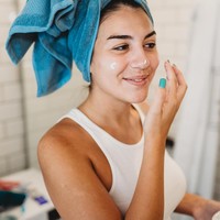 Wajah Tetap Kering Padahal Pakai Moisturizer? Ini Penyebabnya!