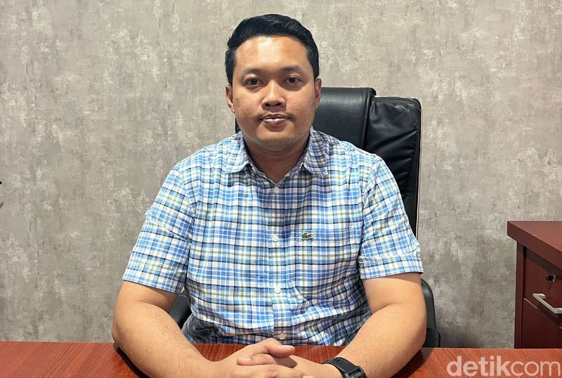 Teks foto: Kasat Reskrim Polres Asahan AKP Ghulam Yanuar saat memberikan keterangan soal kasus sodomi. Foto: Finta Rahyuni/detikSumut Teks foto: Kasat Reskrim Polres Asahan AKP Ghulam Yanuar saat memberikan keterangan soal kasus sodomi. Foto: Finta Rahyuni/detikSumut